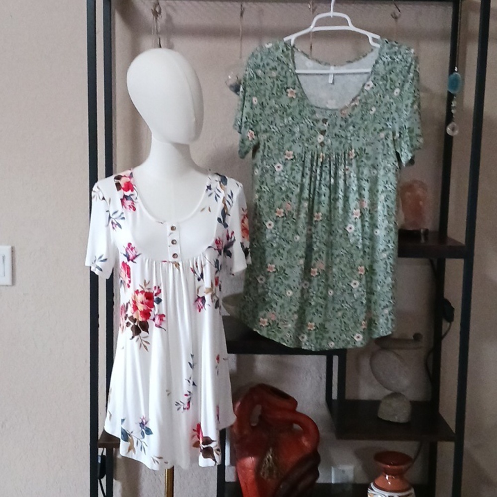 Scoop-Neck Floral Tunic Tops in Sage Green And White Floral